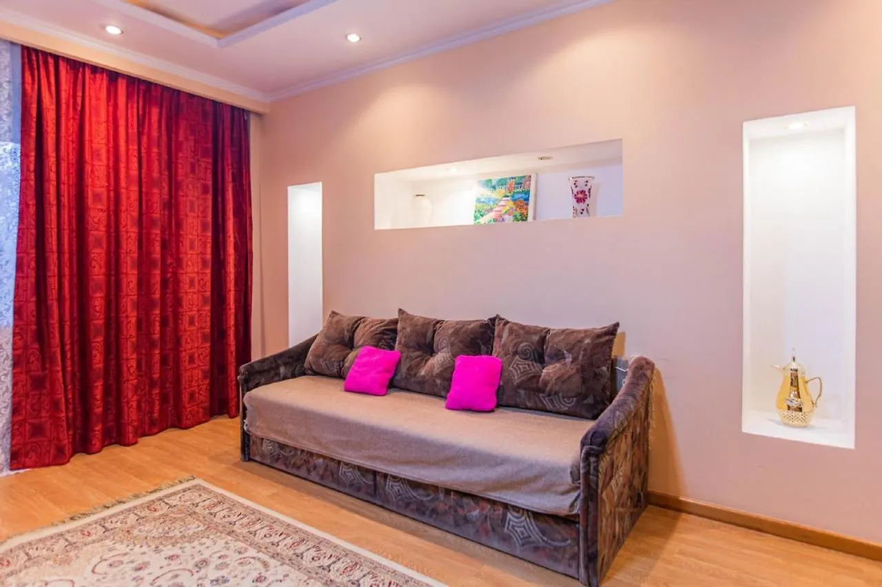 Ferienwohnung Бальзака 4 Almaty Apartment